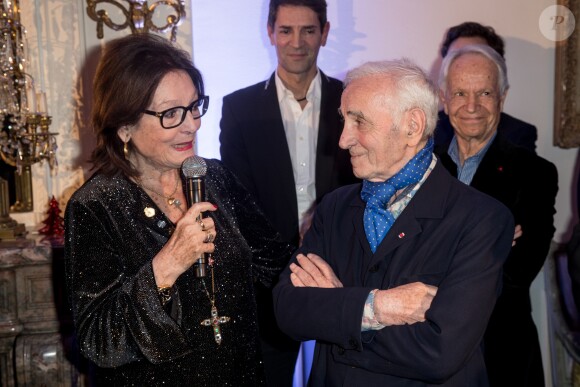 Ara Khatchadourian, Nana Mouskouri, Charles Aznavour, Stéphane Bern, Gérard Davoust à la Cérémonie de remise du prix Nikos Gatsos 2016, attribué à Charles Aznavour à l'ambassade de Grèce à Paris le 19 décembre 2016. © Cyril Moreau/Bestimage