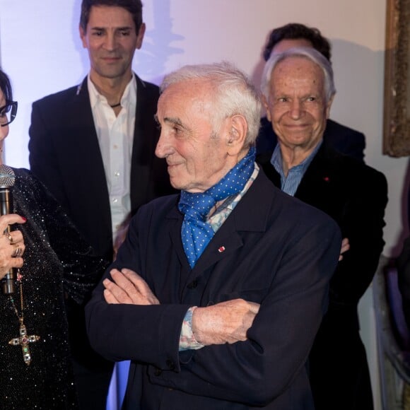 Ara Khatchadourian, Nana Mouskouri, Charles Aznavour, Stéphane Bern, Gérard Davoust à la Cérémonie de remise du prix Nikos Gatsos 2016, attribué à Charles Aznavour à l'ambassade de Grèce à Paris le 19 décembre 2016. © Cyril Moreau/Bestimage