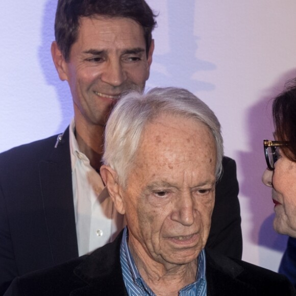 Ara Khatchadourian, Nana Mouskouri, Charles Aznavour, Stéphane Bern, Gérard Davoust à la Cérémonie de remise du prix Nikos Gatsos 2016, attribué à Charles Aznavour à l'ambassade de Grèce à Paris le 19 décembre 2016. © Cyril Moreau/Bestimage