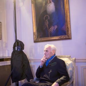 Charles Aznavour  à la Cérémonie de remise du prix Nikos Gatsos 2016, attribué à Charles Aznavour à l'ambassade de Grèce à Paris le 19 décembre 2016. © Cyril Moreau/Bestimage