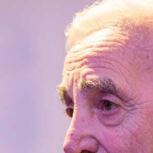 Charles Aznavour à la Cérémonie de remise du prix Nikos Gatsos 2016, attribué à Charles Aznavour à l'ambassade de Grèce à Paris le 19 décembre 2016. © Cyril Moreau/Bestimage