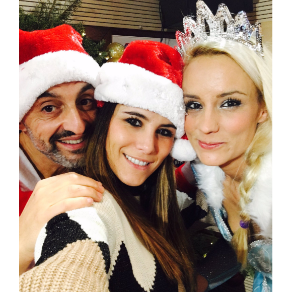 Karine Ferri fête Noël avec Elodie Gossuin sur RFM. Photo postée sur Twitter le 23 décembre 2016.