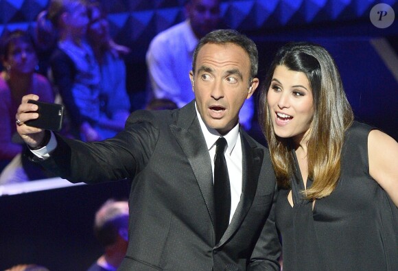 Nikos Aliagas et Karine Ferri - Plateau de la finale de l'émission "The Voice" à Paris. Le 14 mai 2016.