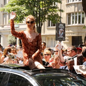L'hôtel Royal Monceau remercie Céline Dion pour son séjour avec un énorme bouquet de ballons à Paris le 9 juillet 2016.