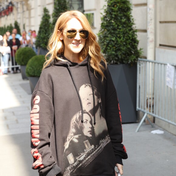 Céline Dion quitte son hôtel le Royal Monceau et et se rend à l'AccorHotels Arena pour y donner un concert à Paris le 8 juillet 2016.