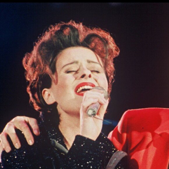 Lisa Stanfield et George Michael en concert à Londres en 1991 en hommage à Freddie Mercury et en faveur de la lutte contre le sida. Le chanteur anglais est mort à 53 ans le 25 décembre 2016.