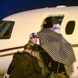 Exclusif - Blake Shelton et sa compagne Gwen Stefani prennent un avion privé à l'aéroport à Los Angeles, le 15 décembre 2016.