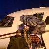 Exclusif - Blake Shelton et sa compagne Gwen Stefani prennent un avion privé à l'aéroport à Los Angeles, le 15 décembre 2016.