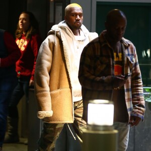 Kanye West à la sortie du cinéma Arclight à Los Angeles, le 26 décembre 2016.