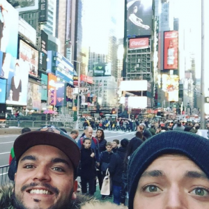 Kev Adams profite de vacances en famille à New York. Décembre 2016.