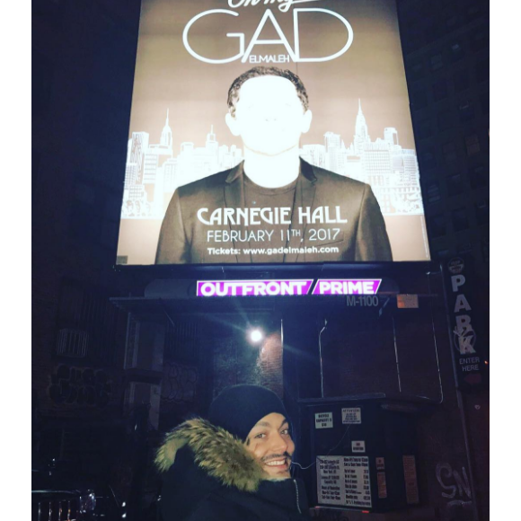 Kev Adams profite de vacances en famille à New York. Décembre 2016.
