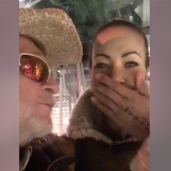 Danyelah très émue par le feu d'artifices - Michel Polnareff donne des nouvelles sur Facebook et nous fait suivre l'anniversaire de son fils Louka, 6 ans, le 28 décembre 2016.