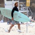  Simon Baker, ex-héros de la série Mentalist désormais bien barbu, fait du surf à Bondi Beach dans la banlieue de Sydney en Australie, le 11 février 2016. 