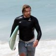  Simon Baker, ex-héros de la série Mentalist désormais bien barbu, fait du surf à Bondi Beach dans la banlieue de Sydney en Australie, le 11 février 2016. 
