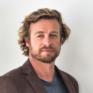 Simon Baker (Mentalist) sur la plage du Majestic lors du 68e Festival International du Film de Cannes, le 16 mai 2015.