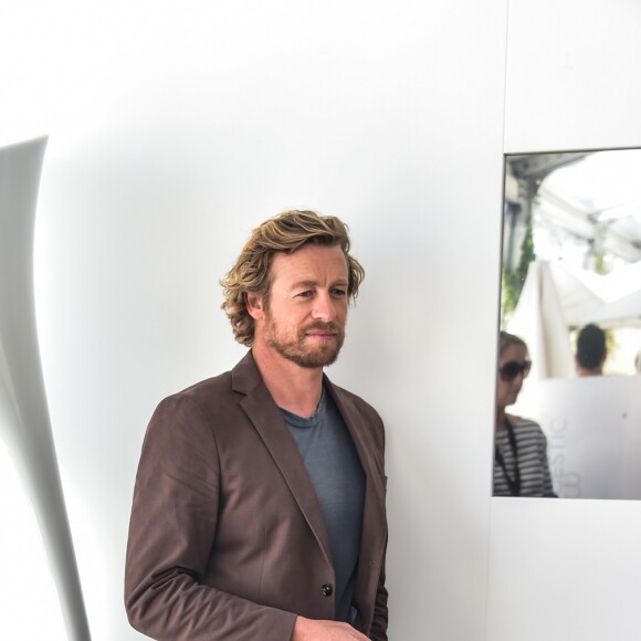 Simon Baker (Mentalist) sur la plage du Majestic lors du 68e Festival International du Film de Cannes, le 16 mai 2015.