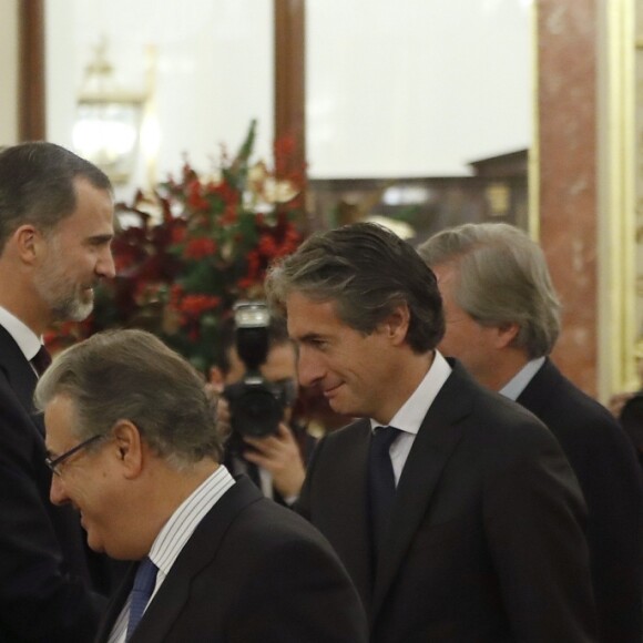 La princesse Leonor des Asturies et l'infante Sofia d'Espagne participaient le 17 novembre 2016 avec leurs parents le roi Felipe VI et la reine Letizia à l'inauguration du Parlement, à Madrid.