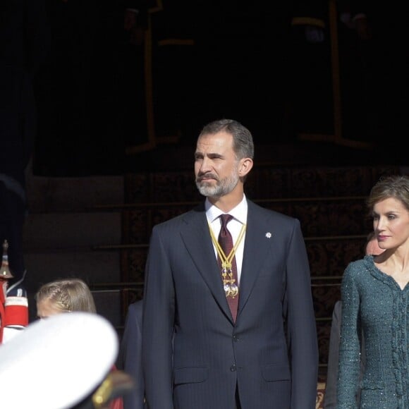 La princesse Leonor des Asturies et l'infante Sofia d'Espagne participaient le 17 novembre 2016 avec leurs parents le roi Felipe VI et la reine Letizia à l'inauguration du Parlement, à Madrid.