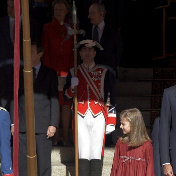 La princesse Leonor des Asturies et l'infante Sofia d'Espagne participaient le 17 novembre 2016 avec leurs parents le roi Felipe VI et la reine Letizia à l'inauguration du Parlement, à Madrid.