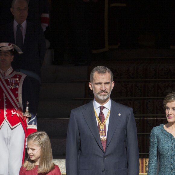 La princesse Leonor des Asturies et l'infante Sofia d'Espagne participaient le 17 novembre 2016 avec leurs parents le roi Felipe VI et la reine Letizia à l'inauguration du Parlement, à Madrid.