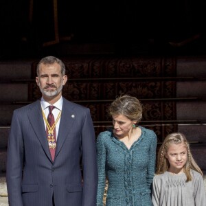 La princesse Leonor des Asturies et l'infante Sofia d'Espagne participaient le 17 novembre 2016 avec leurs parents le roi Felipe VI et la reine Letizia à l'inauguration du Parlement, à Madrid.