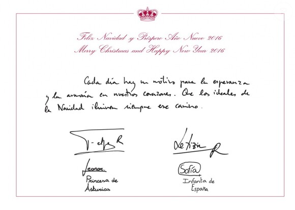 Carte de voeux du roi Felipe VI et de la reine Letizia d'Espagne pour les fêtes de fin d'année 2015 et le nouvel an 2016, figurant leurs filles Leonor et Sofia.