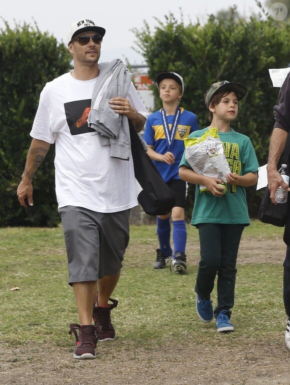 Exclusif - Kevin Federline emmène ses enfants Jayden et Sean jouer au foot à Woodland Hills, le 17 mai 2015