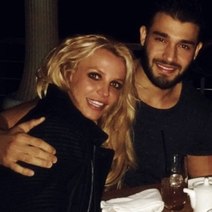 Britney Spears officialise avec son nouveau chéri Sam Asghari sur sa page Instagram, le 1er janvier 2017