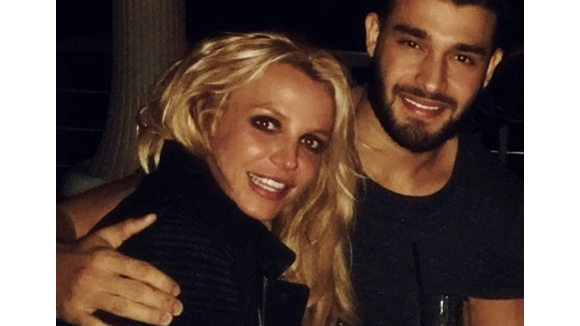 Britney Spears en couple : La popstar officialise avec son nouveau chéri !
