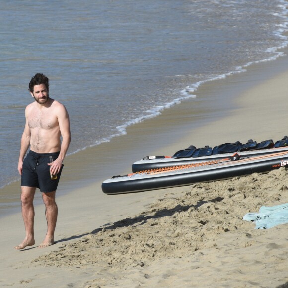 Jake Gyllenhaal et Greta Caruso sur la plage de Colombier à St Barth, le 1er janvier 2017.