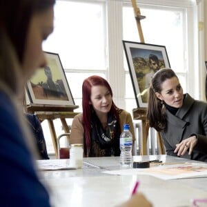 La duchesse Catherine de Cambridge lors de sa visite d'une expo photo intitulée Mute; are you being heard dans le cadre de ses actions en faveur de la santé mentale, en novembre 2015 à Caernarfon au Pays de Galles. En janvier 2017, la Royal Photographic Society a annoncé que Kate était faite membre honoraire à vie de l'organisation.