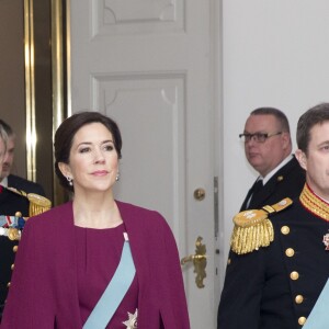 La princesse Mary et le prince Frederik de Danemark lors de la réception du nouvel an au palais de Christianborg des agents de la Défense, des services d'urgences et des responsables des grandes organisations nationales, au matin du 4 janvier 2017.