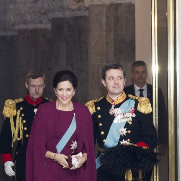 La princesse Mary et le prince Frederik de Danemark lors de la réception du nouvel an au palais de Christianborg des agents de la Défense, des services d'urgences et des responsables des grandes organisations nationales, au matin du 4 janvier 2017.