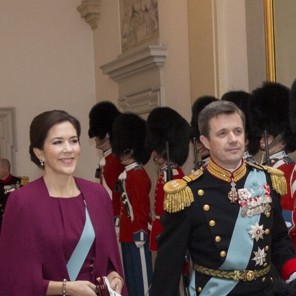 La princesse Mary et le prince Frederik de Danemark lors de la réception du nouvel an au palais de Christianborg des agents de la Défense, des services d'urgences et des responsables des grandes organisations nationales, au matin du 4 janvier 2017.