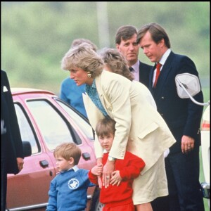 La princesse Diana avec le prince Harry et le prince William à Windsor en juillet 1987 lors d'un match de polo.