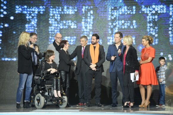 Gad Elmaleh, Sophie Davant , Nagui, Garou et Cyril Hanouna - 28e Téléthon au Champ de Mars à Paris le 6 décembre 2014.