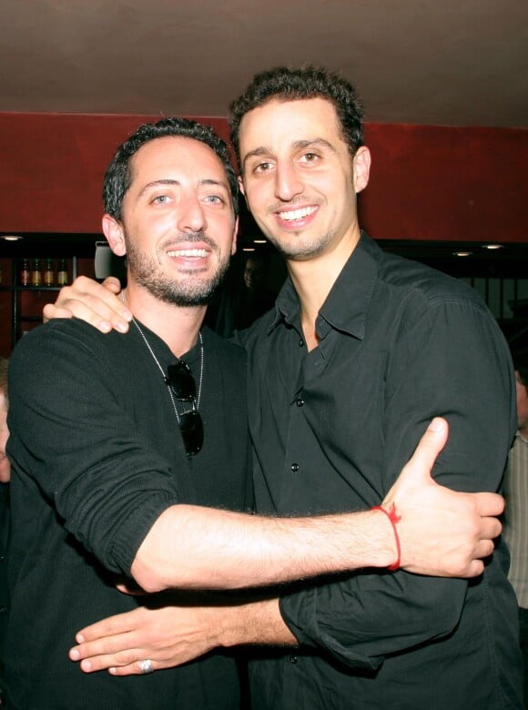 Gad et son frère Arié Elmaleh à Paris en 2003.