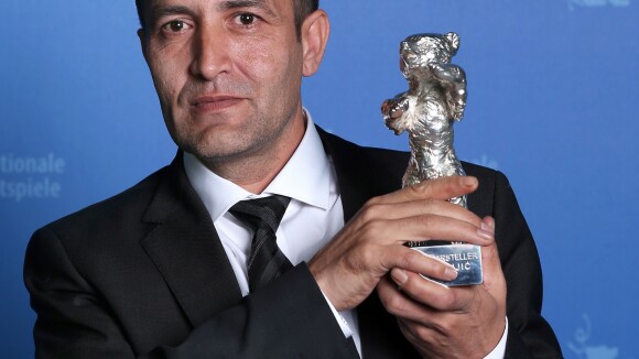 Nazif Mujic, acteur rom primé à Berlin, obligé de vendre son Ours pour survivre