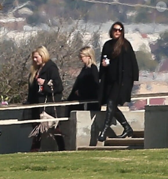 Emma Roberts et Lea Michele - Funérailles de Carrie Fisher et de sa mère Debbie Reynolds au cimetière Forest Lawn d'Hollywood Hills à Los Angeles, Californie, Etats-Unis, le 6 janvier 2017.
