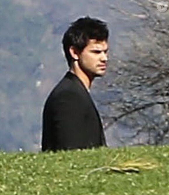 Taylor Lautner - Funérailles de Carrie Fisher et de sa mère Debbie Reynolds au cimetière Forest Lawn d'Hollywood Hills à Los Angeles, Californie, Etats-Unis, le 6 janvier 2017.
