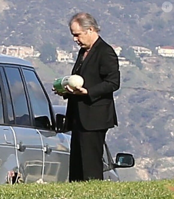 Todd Fisher - Funérailles de Carrie Fisher et de sa mère Debbie Reynolds au cimetière Forest Lawn d'Hollywood Hills à Los Angeles, Californie, Etats-Unis, le 6 janvier 2017.