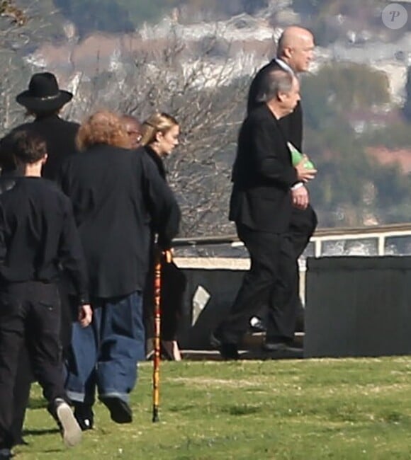 Billie Lourd, Todd Fisher - Funérailles de Carrie Fisher et de sa mère Debbie Reynolds au cimetière Forest Lawn d'Hollywood Hills à Los Angeles, Californie, Etats-Unis, le 6 janvier 2017.