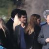 Billie Lourd et son compagnon Taylor Lautner - Funérailles de Carrie Fisher et de sa mère Debbie Reynolds au cimetière Forest Lawn d'Hollywood Hills à Los Angeles, Californie, Etats-Unis, le 6 janvier 2017.