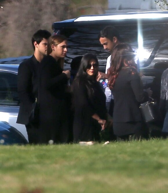 Taylor Lautner - Funérailles de Carrie Fisher et de sa mère Debbie Reynolds au cimetière Forest Lawn d'Hollywood Hills à Los Angeles, Californie, Etats-Unis, le 6 janvier 2017.