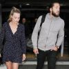 Margot Robbie et son mari Tom Ackerley arrivent à l'aéroport de LAX à Los Angeles, le 2 janvier 2017.