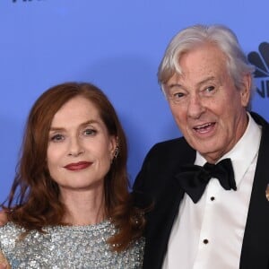 Isabelle Huppert et Paul Verhoeven - Press Room lors de la 74ème cérémonie annuelle des Golden Globe Awards à Beverly Hills, Los Angeles, Californie, Etats-Unis, le 8 janvier 2017.