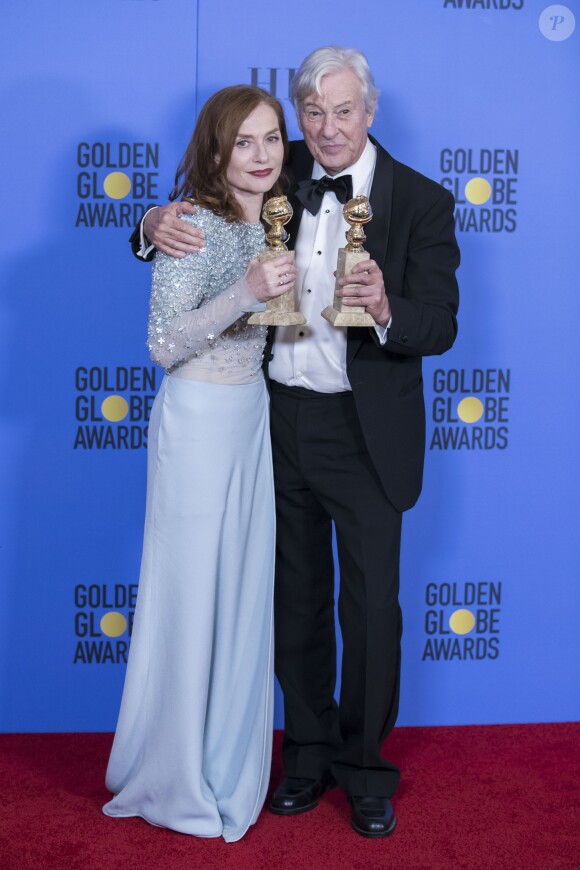 Isabelle Huppert et Paul Verhoeven (réalisateur "Elle") - Press Room lors de la 74ème cérémonie annuelle des Golden Globe Awards à Beverly Hills, Los Angeles, Californie, Etats-Unis, le 8 janvier 2017. © Olivier Borde/Bestimage