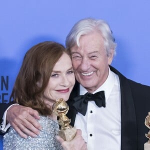 Isabelle Huppert et Paul Verhoeven (réalisateur "Elle") - Press Room lors de la 74ème cérémonie annuelle des Golden Globe Awards à Beverly Hills, Los Angeles, Californie, Etats-Unis, le 8 janvier 2017. © Olivier Borde/Bestimage