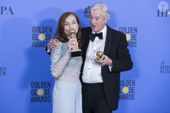 Isabelle Huppert et Paul Verhoeven (réalisateur "Elle") - Press Room lors de la 74ème cérémonie annuelle des Golden Globe Awards à Beverly Hills, Los Angeles, Californie, Etats-Unis, le 8 janvier 2017. © Olivier Borde/Bestimage