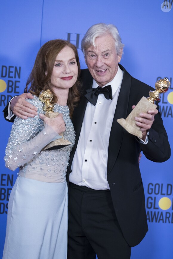 Isabelle Huppert et Paul Verhoeven (réalisateur "Elle") - Press Room lors de la 74ème cérémonie annuelle des Golden Globe Awards à Beverly Hills, Los Angeles, Californie, Etats-Unis, le 8 janvier 2017. © Olivier Borde/Bestimage